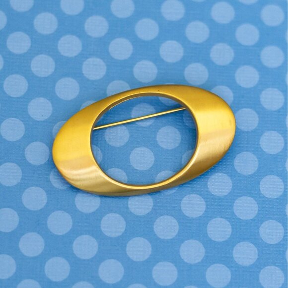 Vintage Oblong Round Oval Shape Circular Hole Brooch by Anne Klein - M36 - Picture 1 of 2